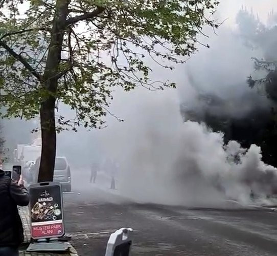 Tedirgin eden görüntü... Yeraltından dumanlar yükseldi