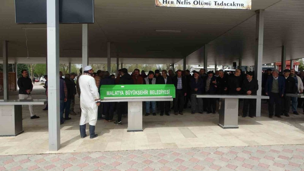 Annesi tarafından katledilmişti! Talihsiz öğretmen toprağa verildi