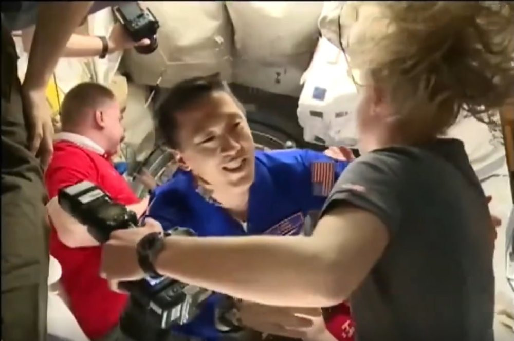 NASA astronotu uzayda: Hoş geldin Kim!