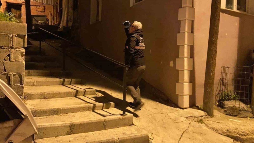 Burdur’da korku dolu anlar: Ailesi ile tartıştı mahalleli ayağa kaldırdı: Tüfekli çılgınlığı polis dur dedi