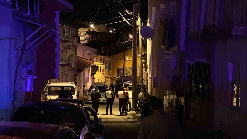 Burdur’da korku dolu anlar: Ailesi ile tartıştı mahalleli ayağa kaldırdı: Tüfekli çılgınlığı polis dur dedi