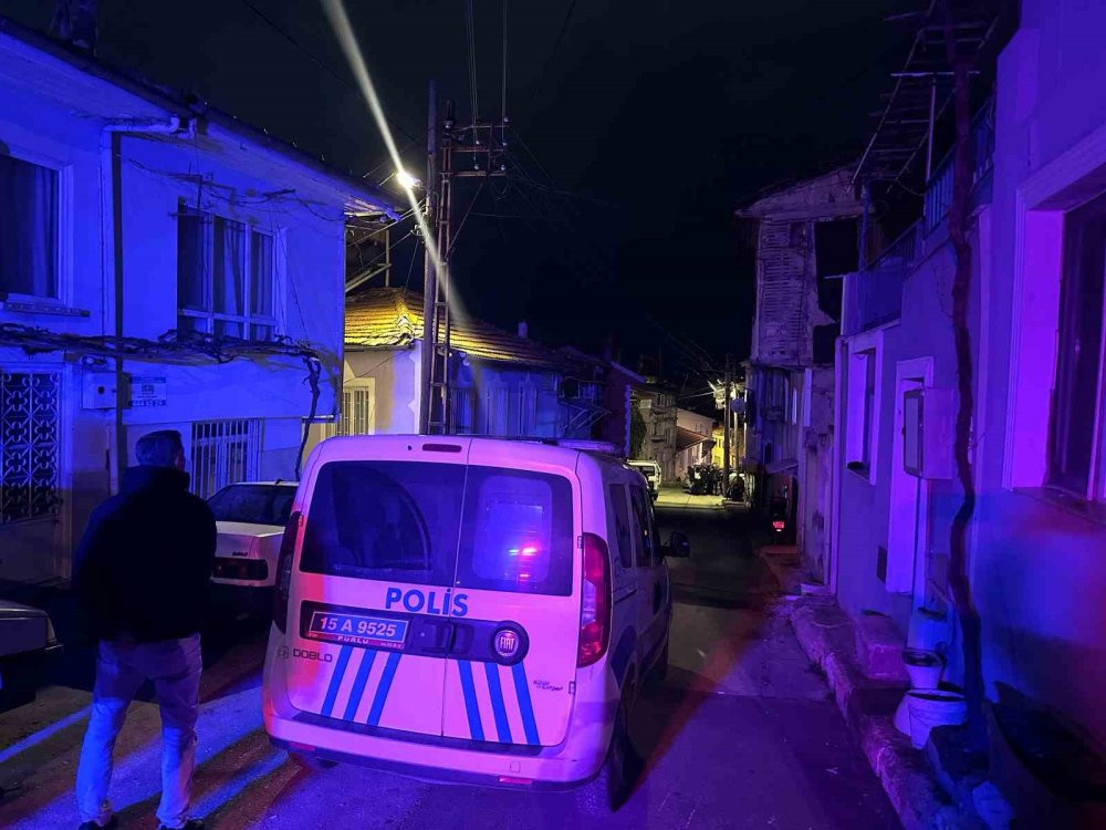 Burdur’da korku dolu anlar: Ailesi ile tartıştı mahalleli ayağa kaldırdı: Tüfekli çılgınlığı polis dur dedi