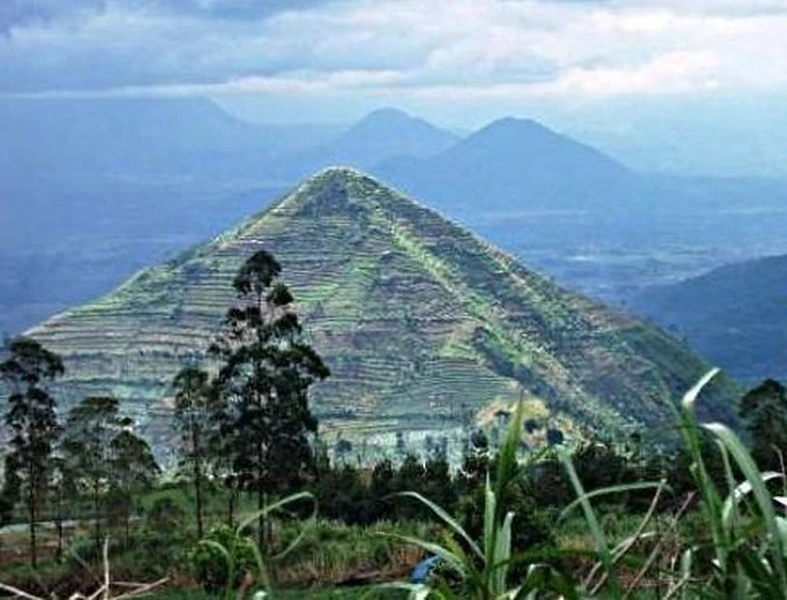 dunyanin-en-eski-piramidi-giza-olma-ngng.webp