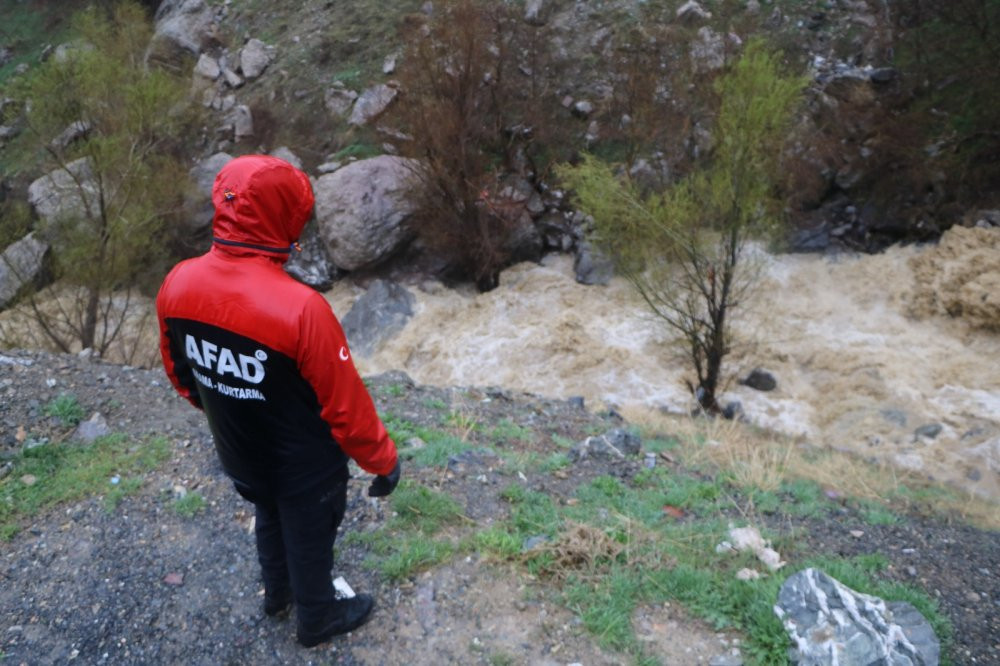 Eşinin öldüğü derede kayıp oldu! Feleknaz, için ekipler seferber oldu