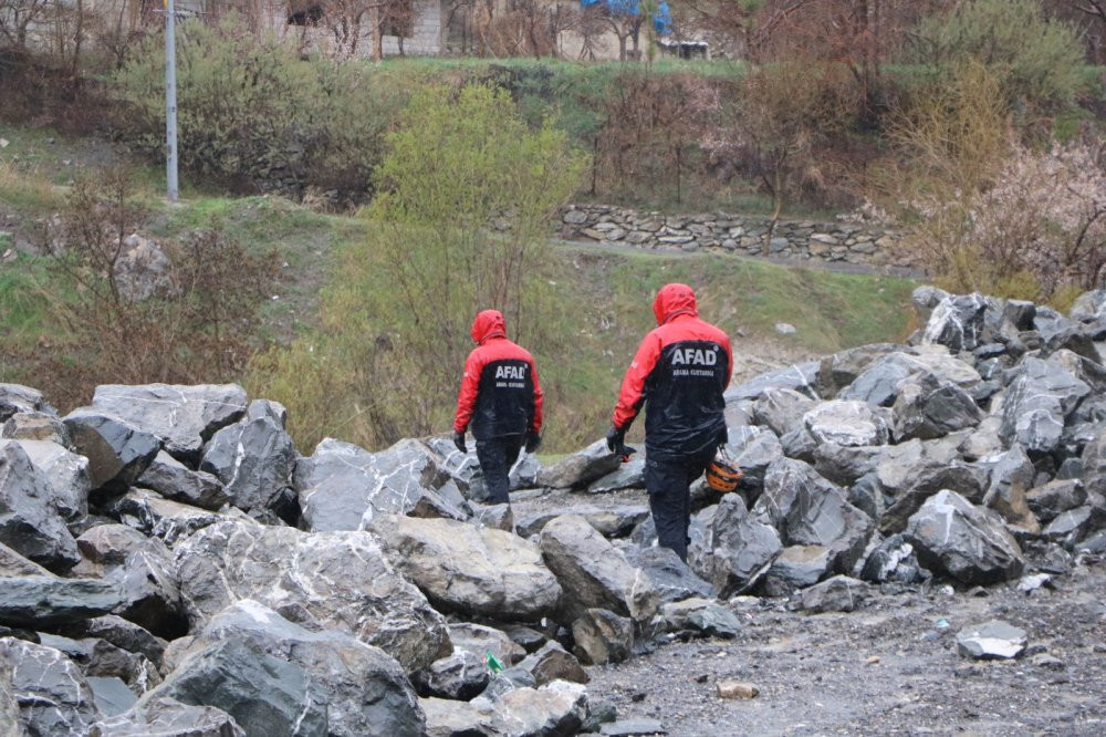 Eşinin öldüğü derede kayıp oldu! Feleknaz, için ekipler seferber oldu