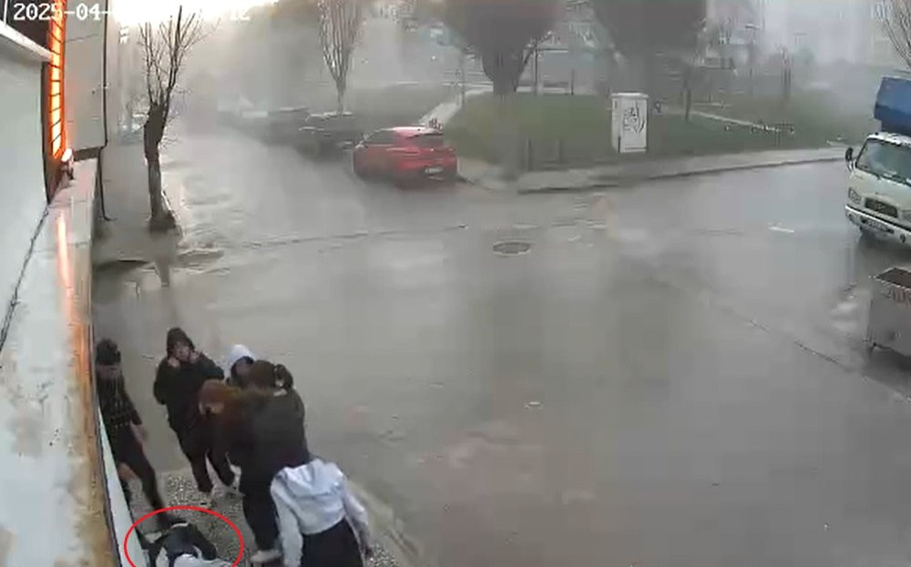 Eskişehir’de camiden çaldıkları yangın tüpüyle oyun bayılttı: Polis alarma geçti!