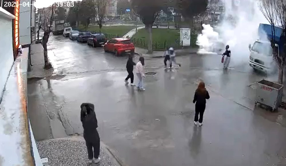 Eskişehir’de camiden çaldıkları yangın tüpüyle oyun bayılttı: Polis alarma geçti!