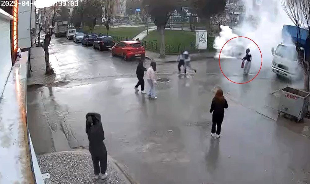 Eskişehir’de camiden çaldıkları yangın tüpüyle oyun bayılttı: Polis alarma geçti!