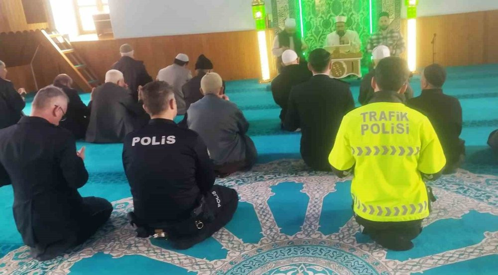 Şehit polis ve askerler için mevlit okutuldu