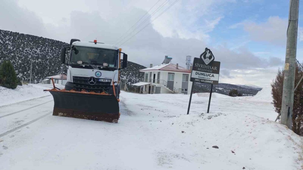 Kar küreme ve tuzlama çalışmaları başladı