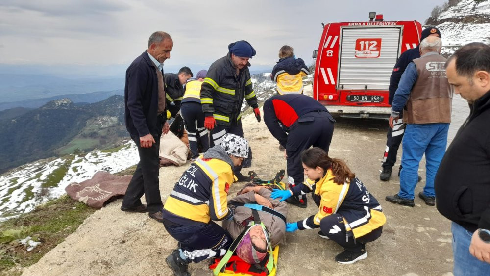 Tokat’ta 60 metrelik uçurumda can pazarı