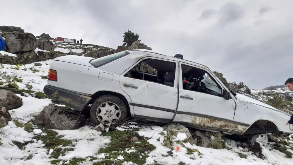 Tokat’ta 60 metrelik uçurumda can pazarı