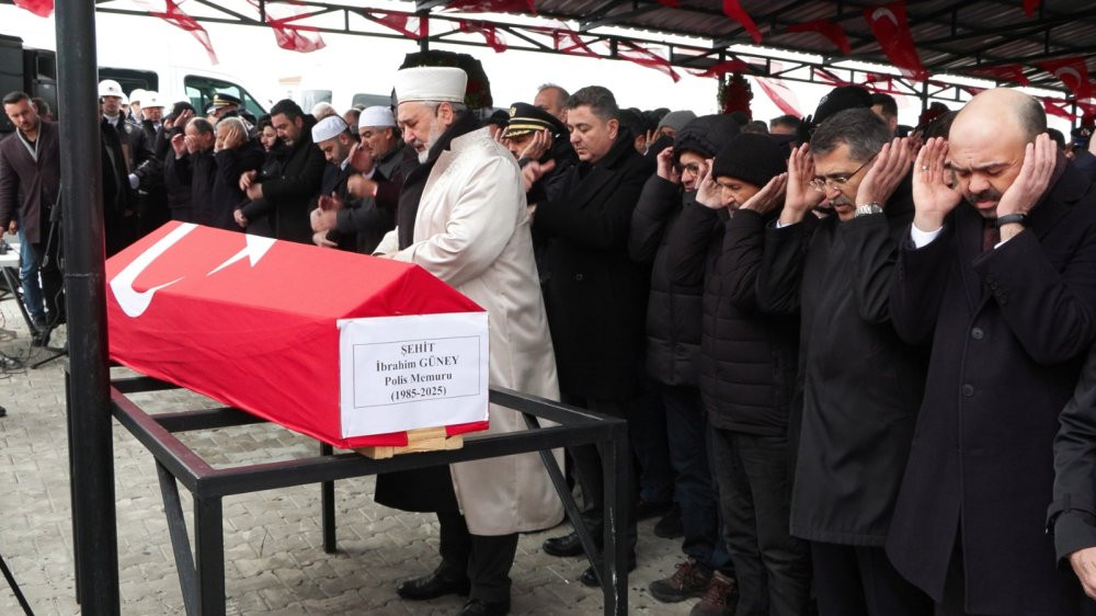 Ankara’da hüzün: Şehit polis son yolculuğuna uğurlandı