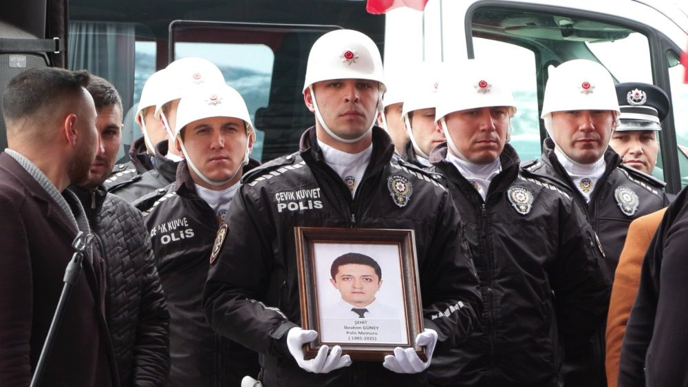 Ankara’da hüzün: Şehit polis son yolculuğuna uğurlandı