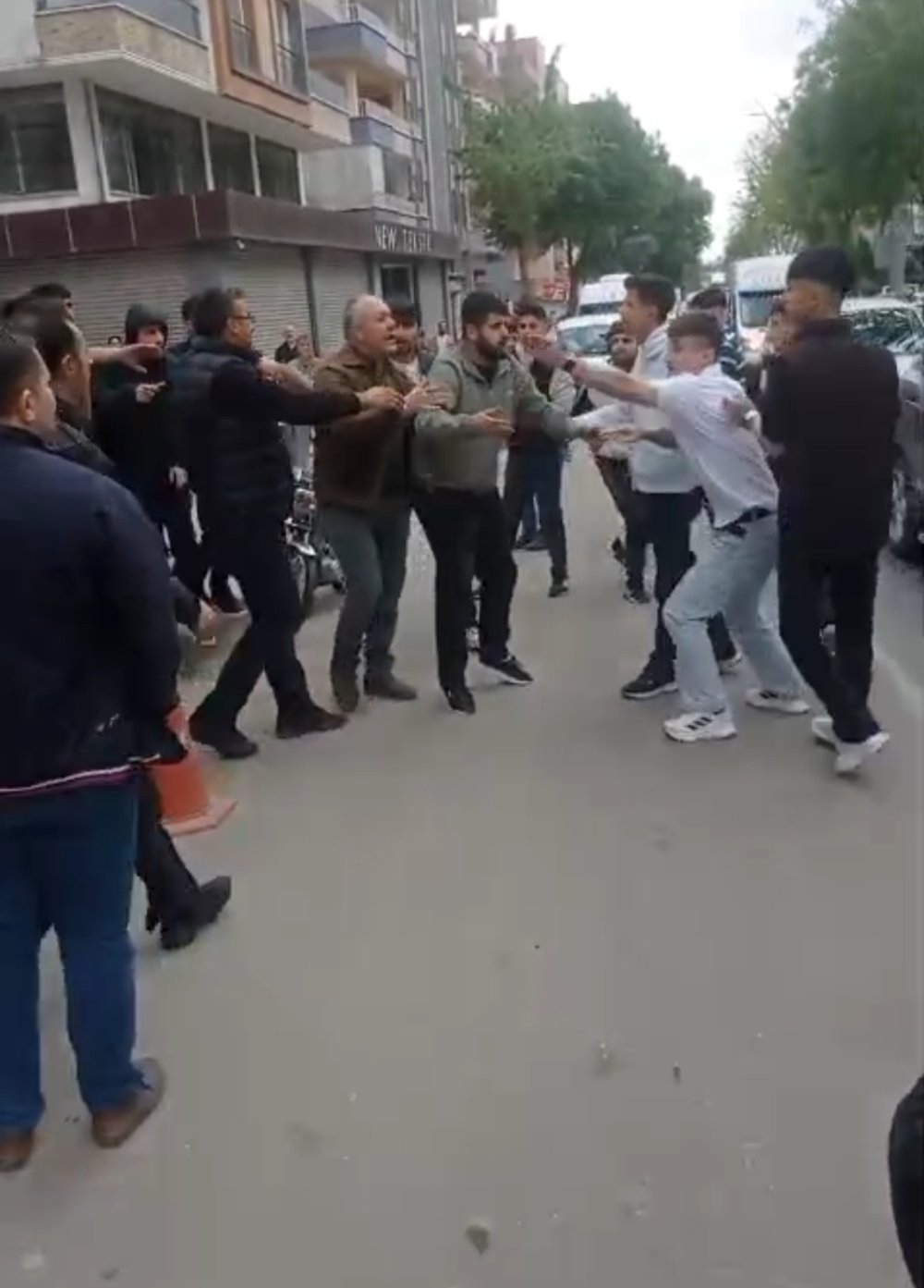 Batman’da silahlı kavga: Genç göğsünden vuruldu