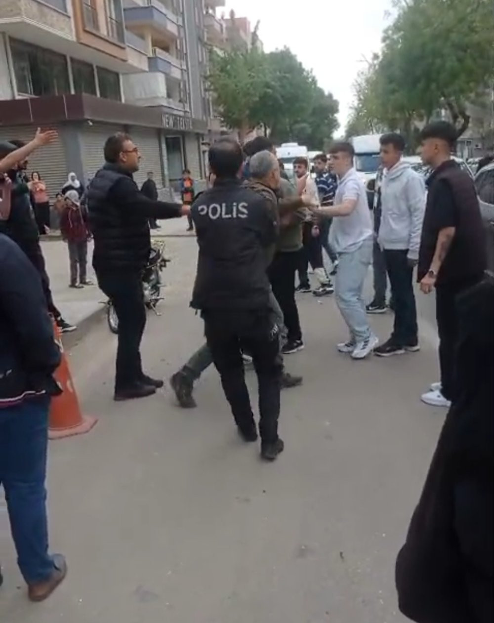 Batman’da silahlı kavga: Genç göğsünden vuruldu