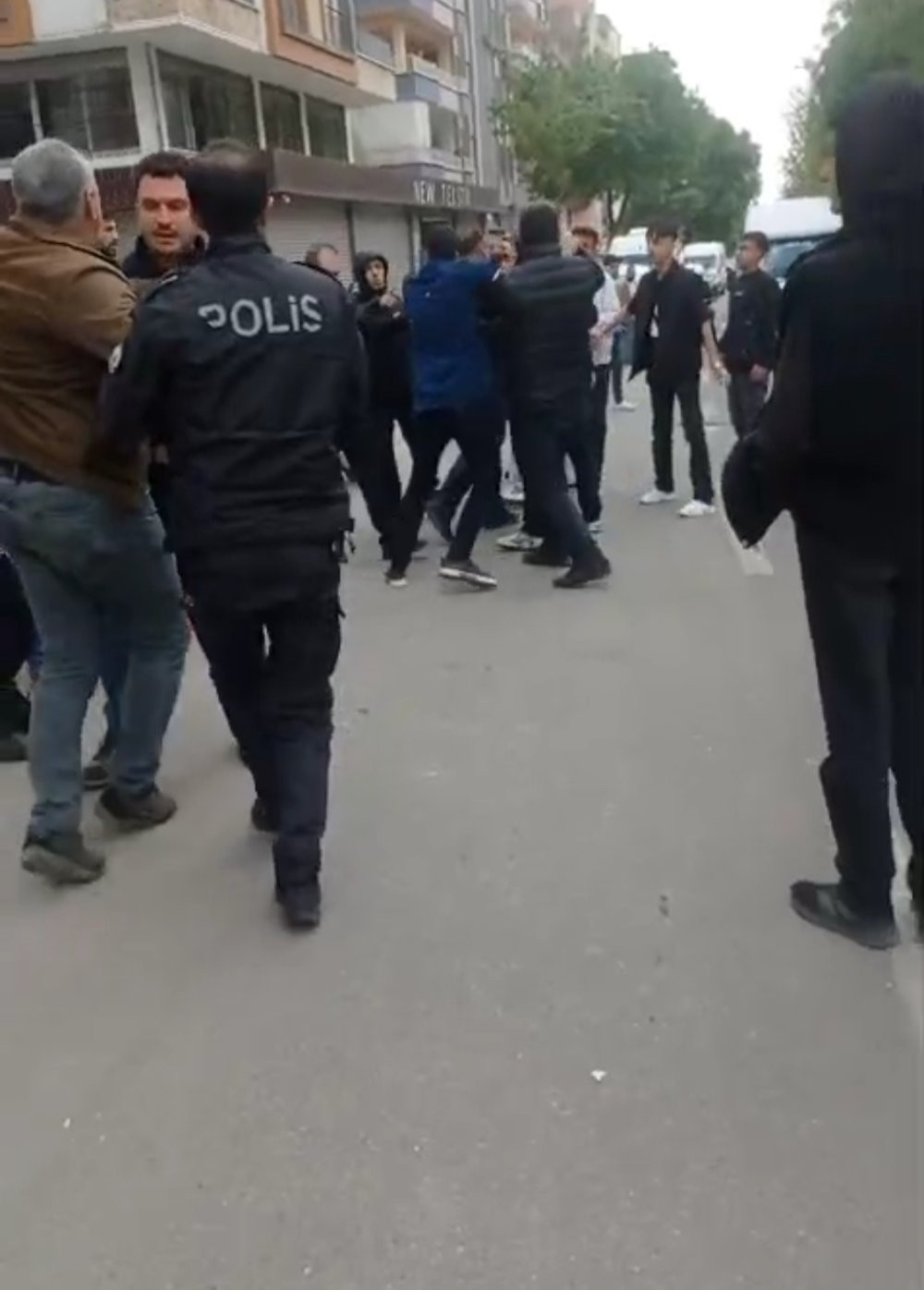 Batman’da silahlı kavga: Genç göğsünden vuruldu