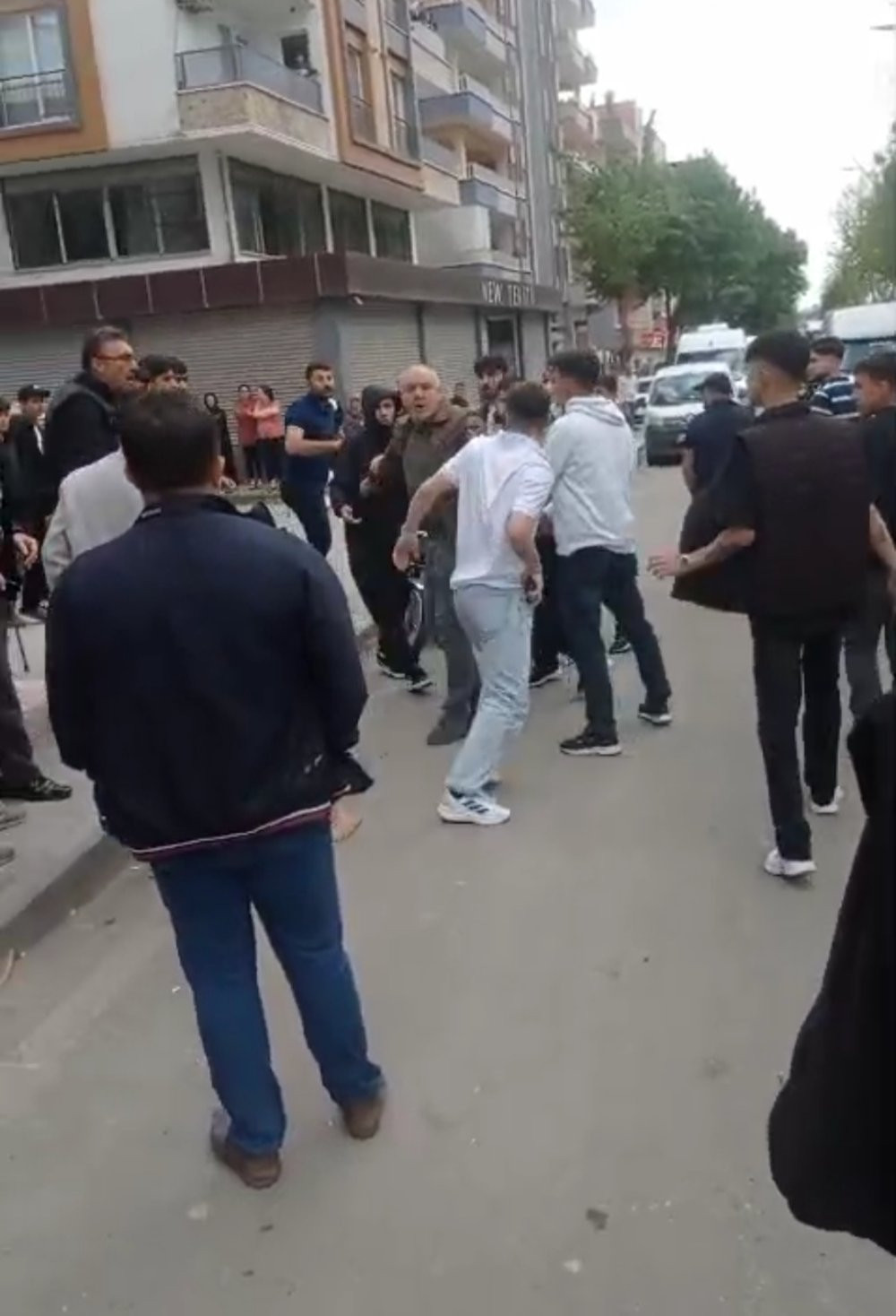 Batman’da silahlı kavga: Genç göğsünden vuruldu