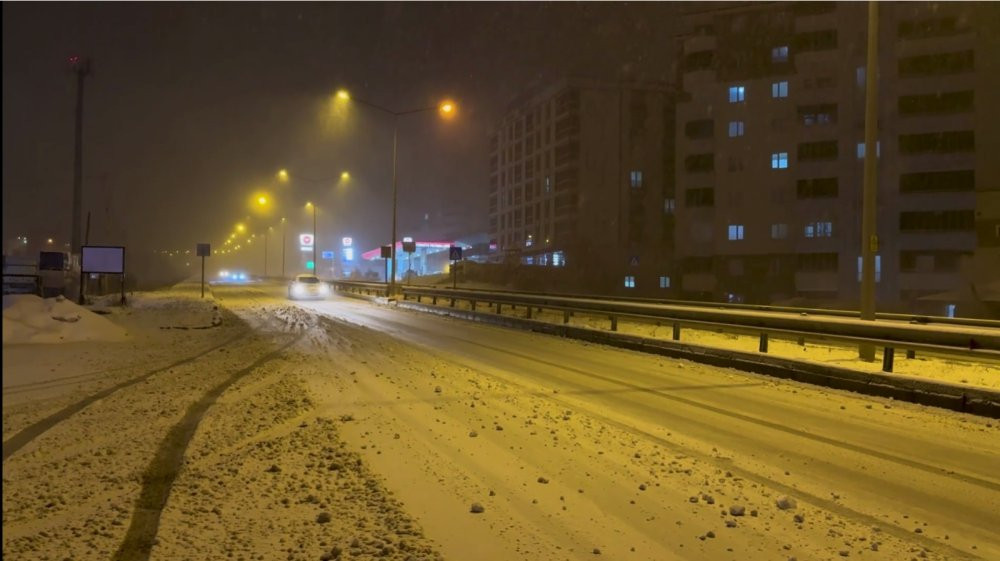 Bayburt’ta kar mesaisi