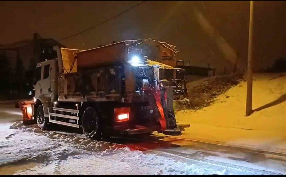 Bayburt’ta karla mücadele sürüyor