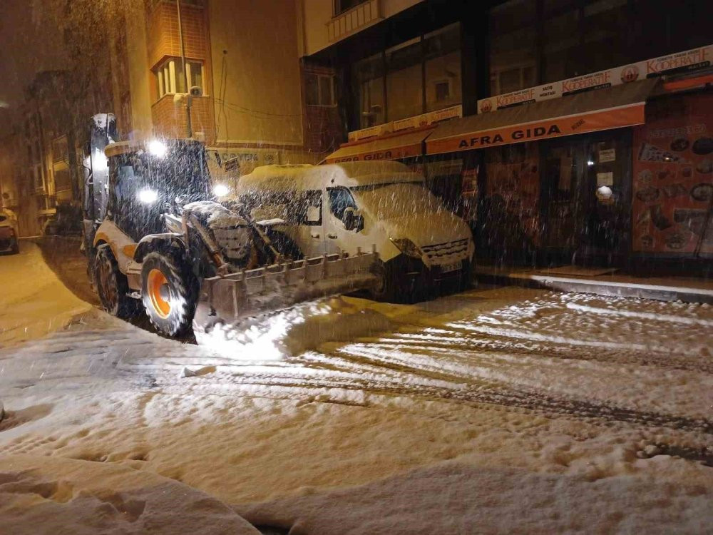 Bayburt’ta karla mücadele sürüyor