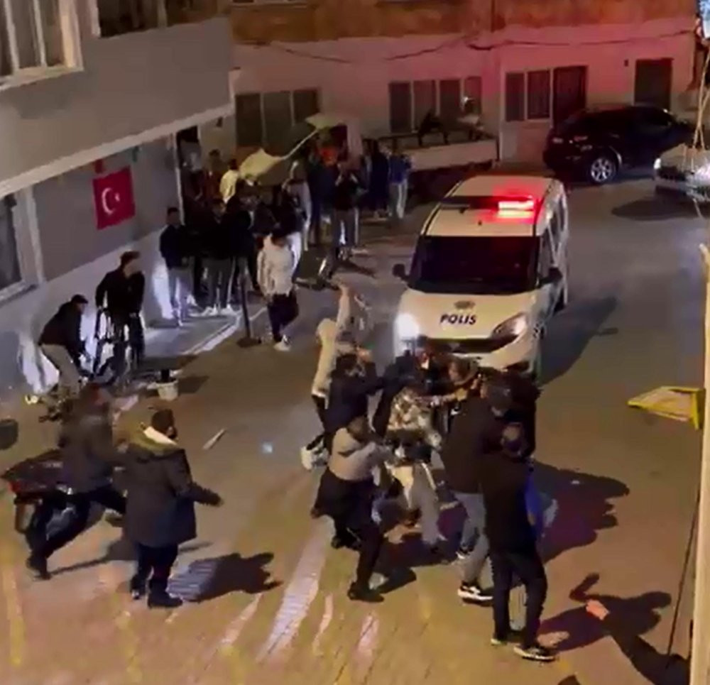 Kavga ihbarına giden polislere şoke eden karşılama