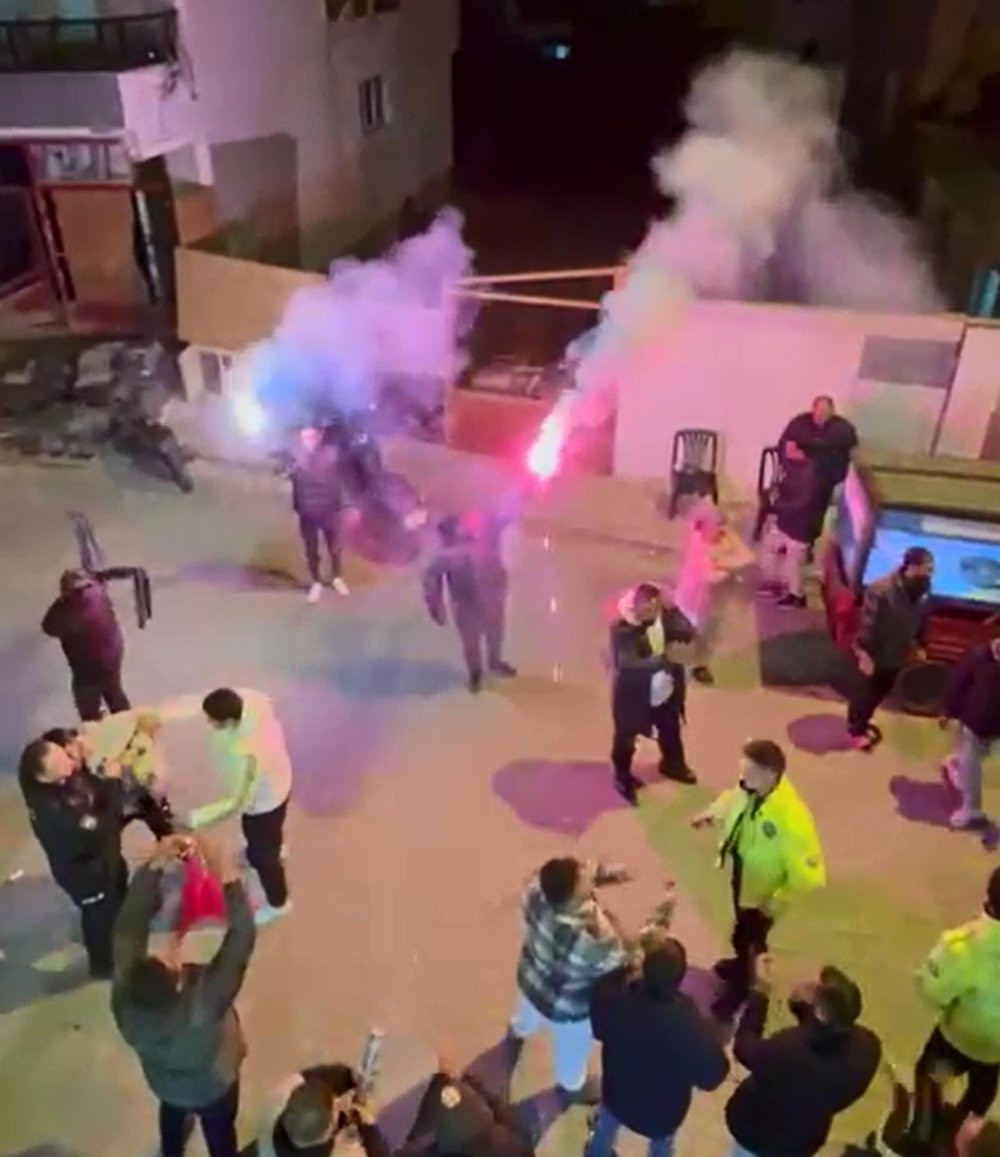 Kavga ihbarına giden polislere şoke eden karşılama