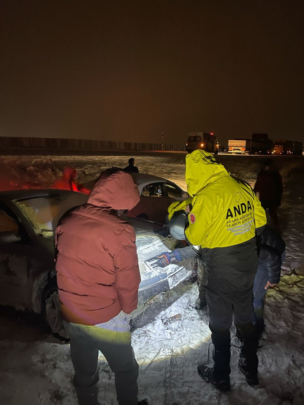 Kayseri'de tipi nedeniyle 755 kişi mahsur kaldı!