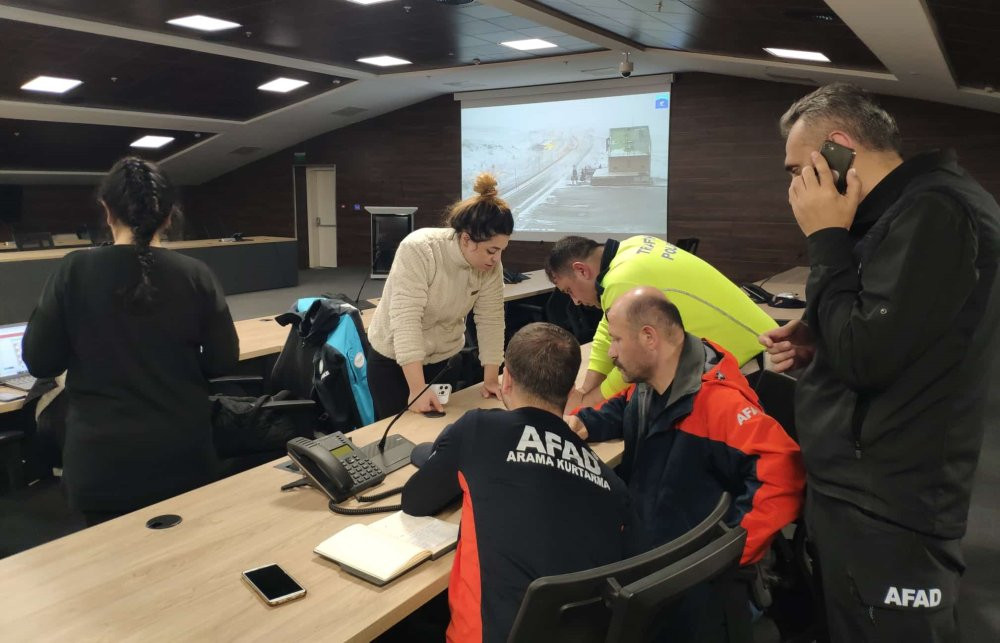 Kayseri'de tipi nedeniyle 755 kişi mahsur kaldı!