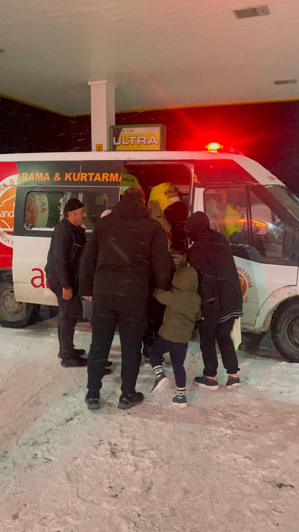 Kayseri'de tipi nedeniyle 755 kişi mahsur kaldı!