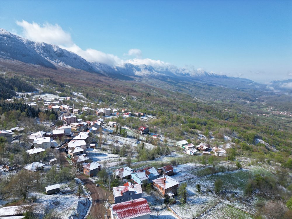 Küre Dağları’nda kar şöleni: Nisan ayında çifte güzellik