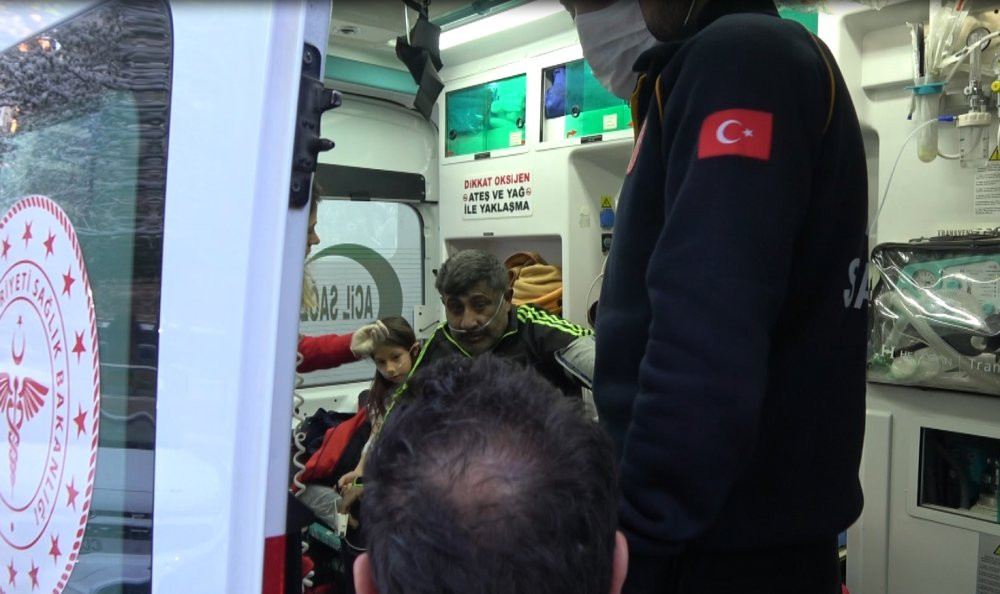 Priz bomba gibi patladı! 4 kişi etkilendi