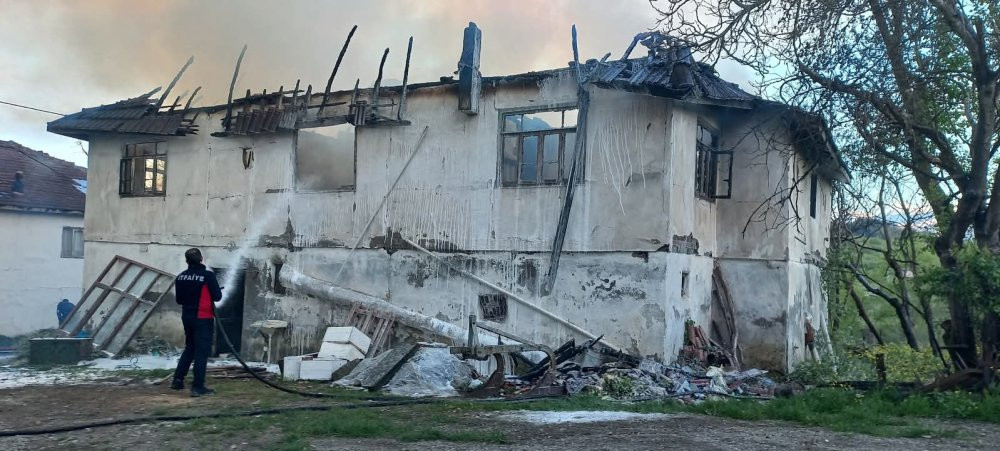 Zonguldak’ta yangın felaketi: Ev harabeye döndü