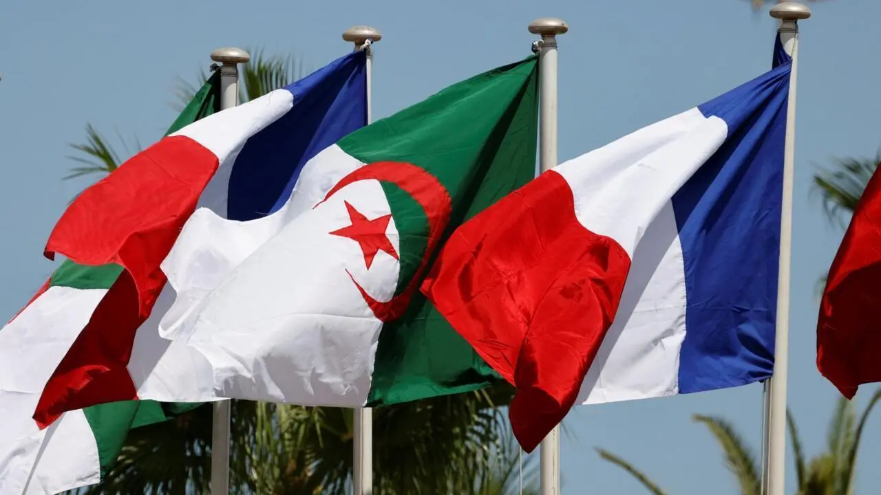 algerie-france-drapeaux-1-1.webp