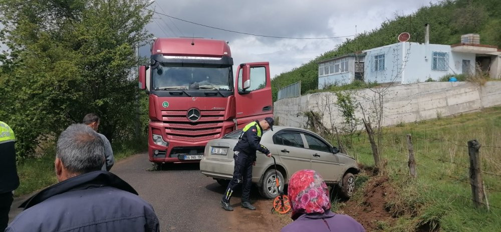 Dramatik Kayıt: Kaza sonrası araç içerisinde kendilerini böyle görüntülediler