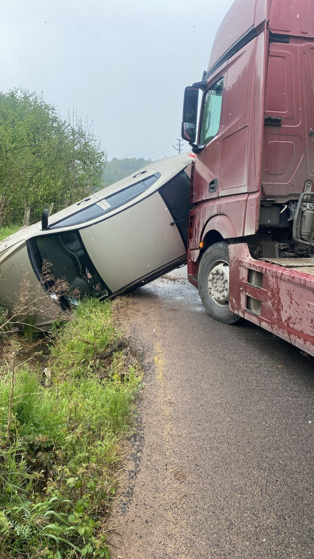 Dramatik Kayıt: Kaza sonrası araç içerisinde kendilerini böyle görüntülediler