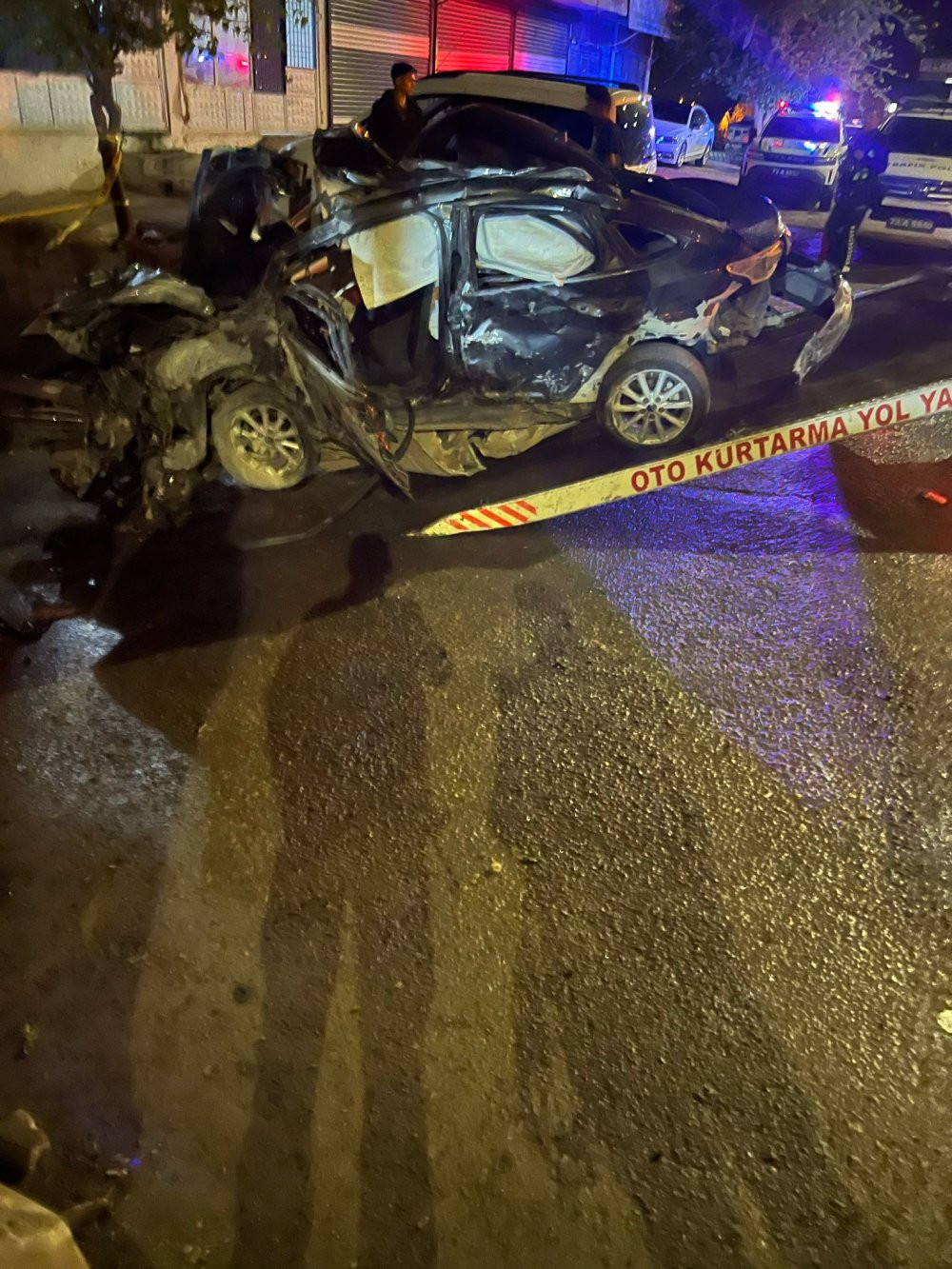 Silopi’de feci kaza: Araç hurdaya döndü: 2 genç öldü