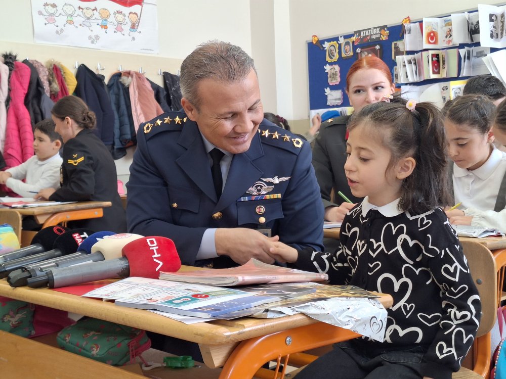 İlkokul çocuklarından Mehmetçiğe duygu dolu mektuplar:  Şırnak'tan cevap geldi