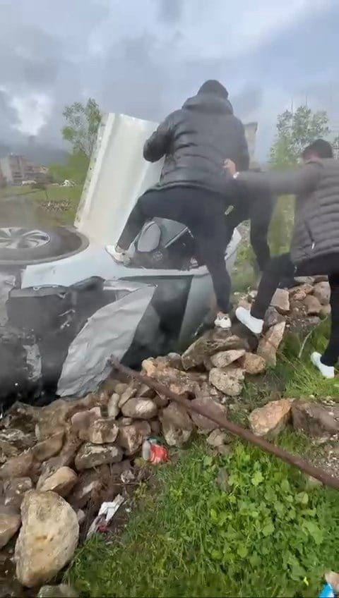 Otomobil, evin bahçesine uçtu!