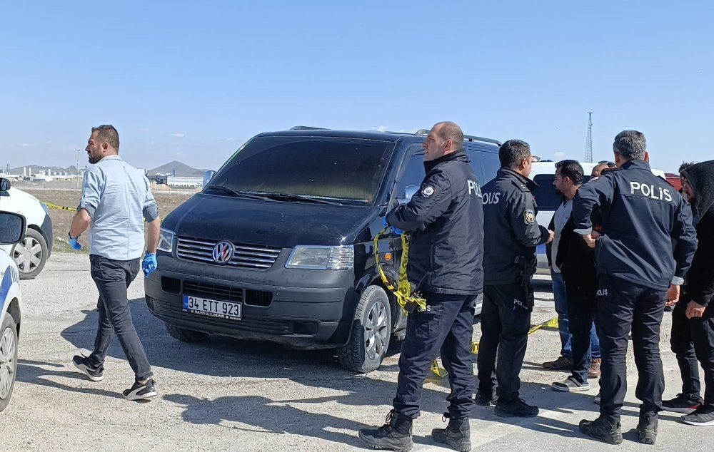 Konya'da park halindeki minibüste ölü bulundu! Gaz Sızıntısı mı?