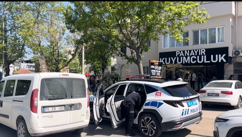 Selam verip içeri girdi: Kuyumcu soyguncusunu kalfanın tek lafı kaçırttı
