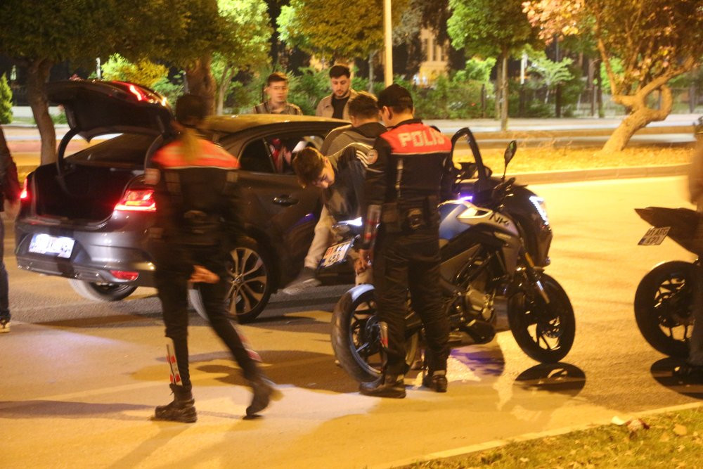 Adana’da huzur ve güven operasyonu! Silah ve uyuşturucu ele geçirildi: Çok sayıda gözaltı var