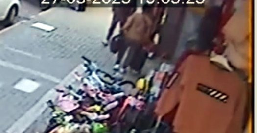 Avcılar’da hırsız valizi alıp kaçtı! Kameraya yakalandı