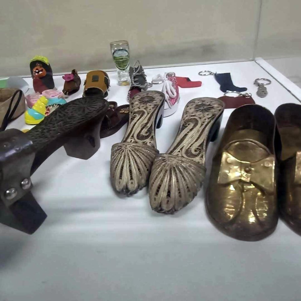 Vitrinler dolu taştı! Müzedeki ayakkabıları görenin dili tutuluyor