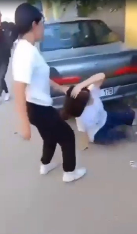 Adana’da liseli kızların küfür kavgası