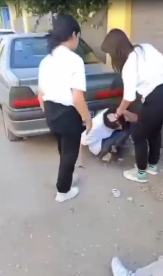 Adana’da liseli kızların küfür kavgası