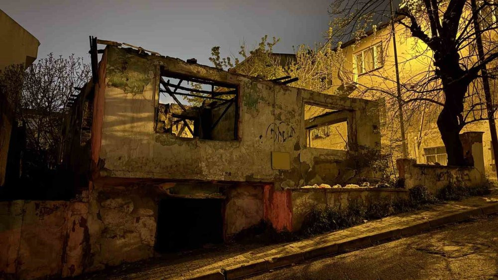 Gaziosmanpaşa’da iki bina alev alev yandı