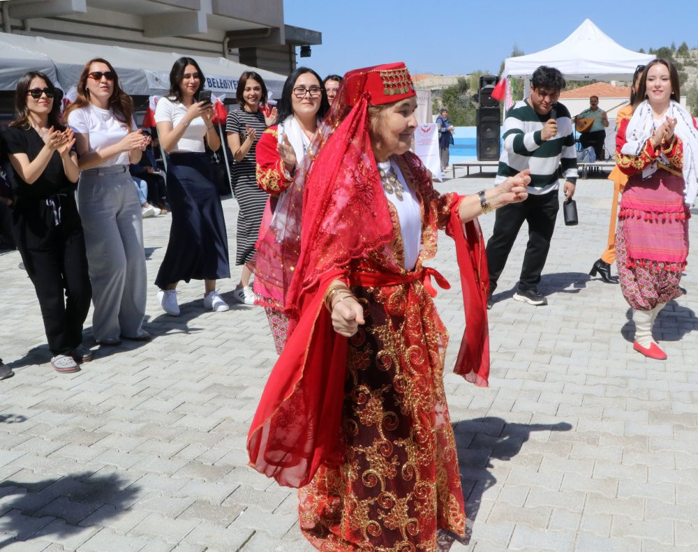 Kına gecesi hayali huzurevinde gerçekleşti