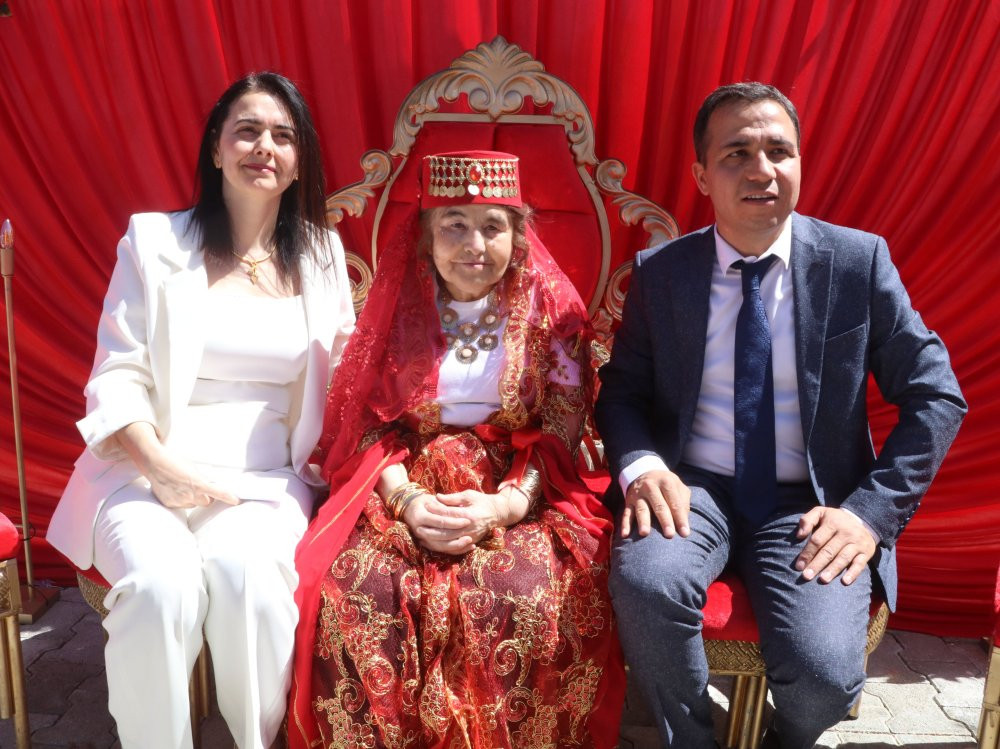 Kına gecesi hayali huzurevinde gerçekleşti