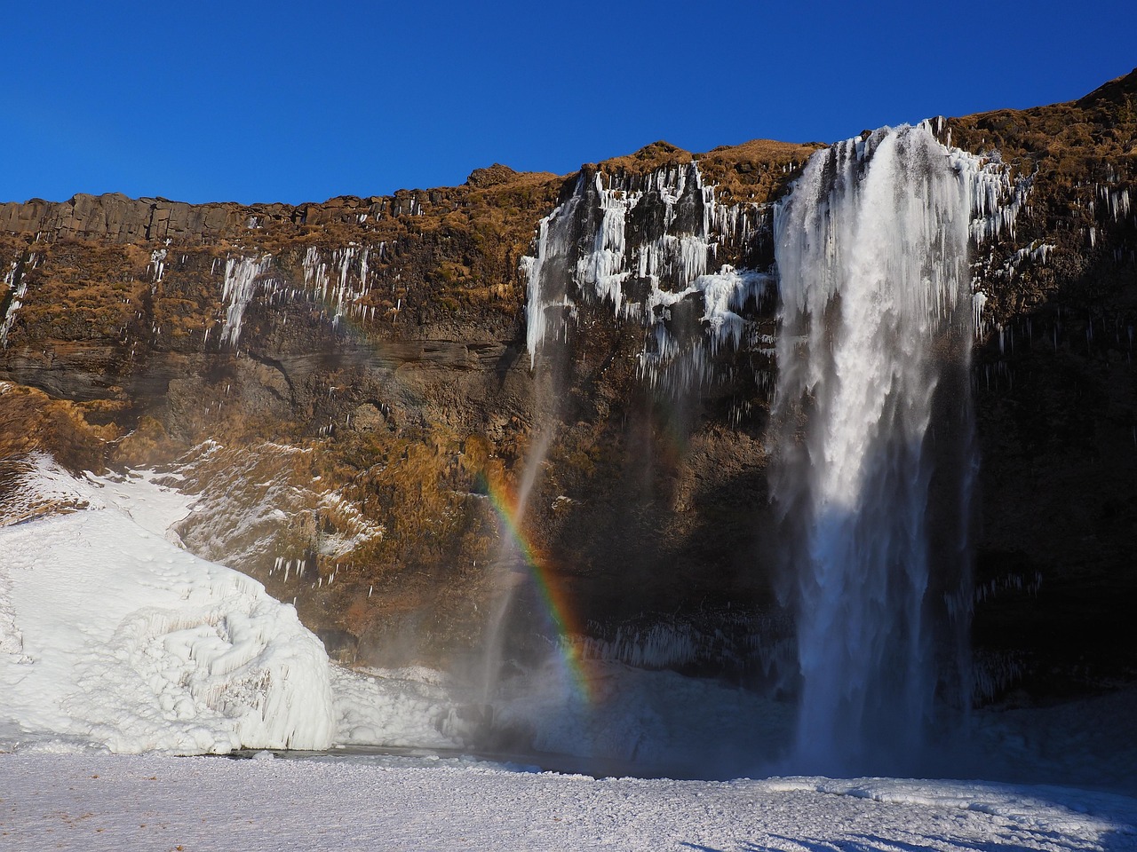 iceland-4442436-1280.jpg